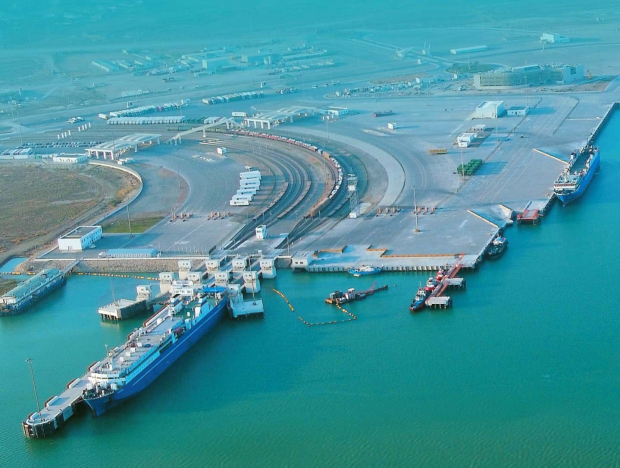 Узбекистан построит грузовой терминал в порту Баку