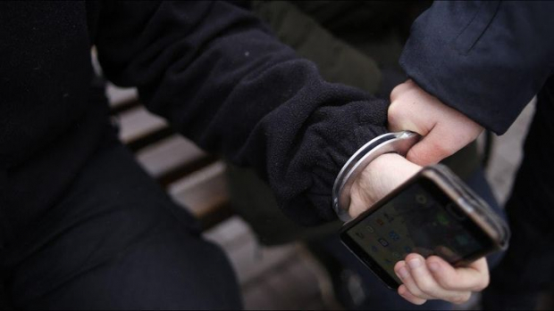 В Бухаре 16-летний подросток украл «iPhone» из магазина