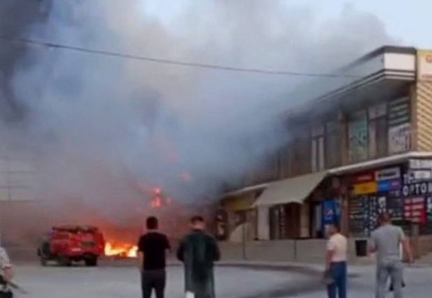 В Сурхандарье выгорел один из этажей универмага — видео