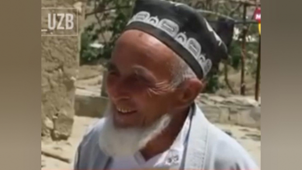 В Узбекистане у 75-летнего деда родилась дочь — видео