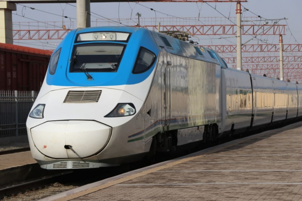 Узбекистан ограничил скорость поездов из-за жары