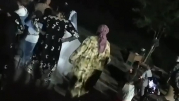 В Узбекистане на свадьбе невеста в гневе устроила драку и вот что из этого вышло — видео