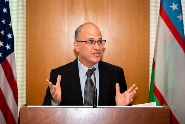 Посол США в Узбекистане заявил, что выбрал бы аналогичный курс развития внешней политики страны — видео