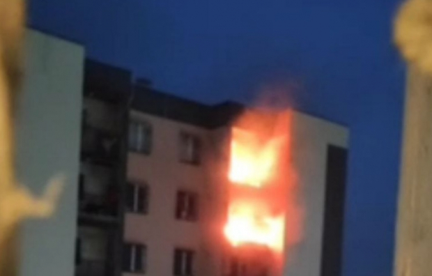В той же махалле Янгихаётского района, где вчера сорвался лифт, горит многоквартирный дом