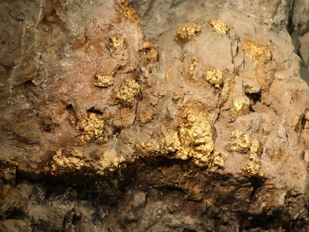 Узбекские геологи обнаружили новую минеральную структуру, содержащую большое количество малахита