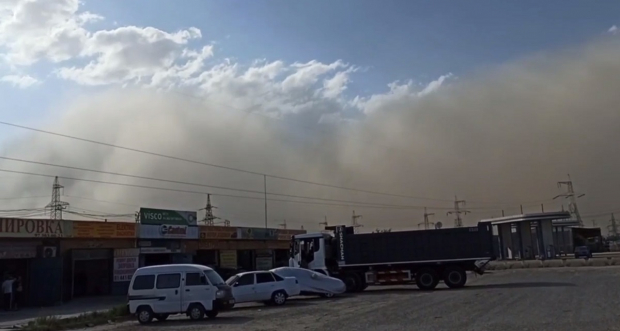 Власти попросили жителей Термеза оставаться в своих домах из-за пыли