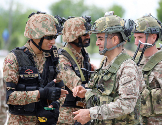Министры обороны Узбекистана и Турции провели переговоры