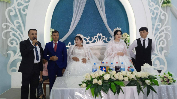 В Кашкадарьинской области спонсоры помогли молодым людям жениться