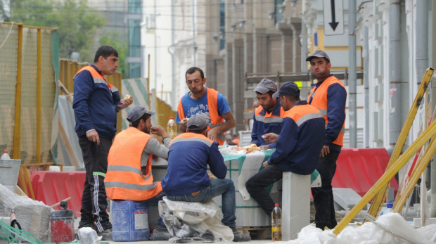 Более 20 тысяч узбекистанцев трудоустроены за границей