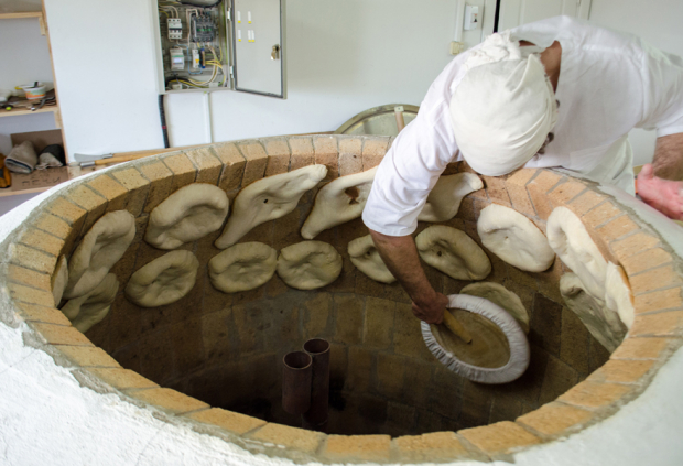В Узбекистане лицам моложе 18 лет запретили работать пекарем, мясником и мороженщиком
