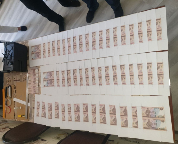 Трое жителей Бухарской области печатали денежные средства на цветном принтере