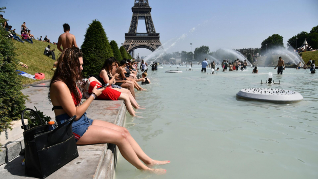 Как в Европе борются с жарой?