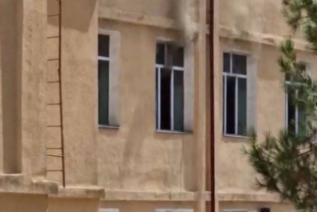 В одной из школ Ташкента вспыхнул пожар — видео