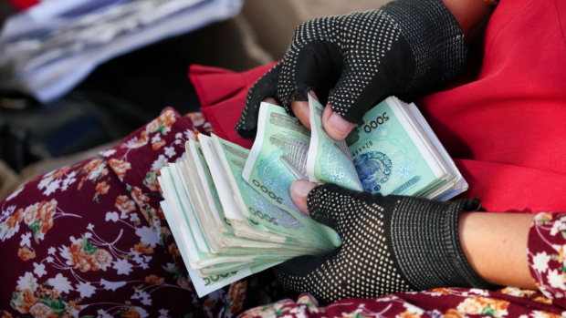 В Узбекистане назвали профессии, где среднемесячная номинальная зарплата остается на низком уровне