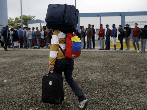 Стало известно, сколько узбекистанцев переехали за рубеж с начала года