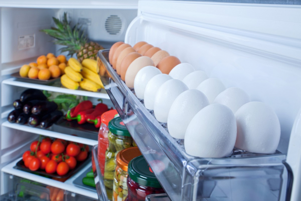 Эксперты не рекомендуют хранить яйца в холодильнике