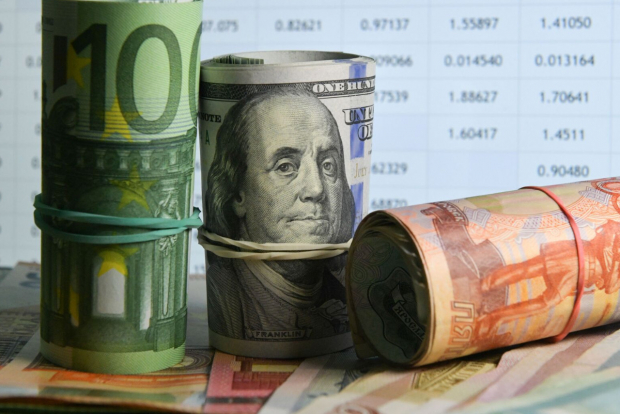 В Узбекистане снизился курс всех основных валют