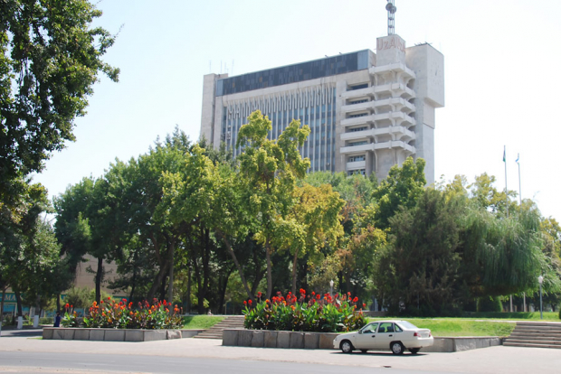 В Ташкенте здание «Шарк» и «УзА» выставлены на продажу