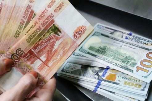 В Узбекистане продолжает падать курс валют