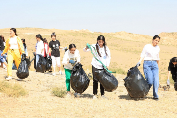 В горах Ташкентской области собрали 500кг бытовых отходов