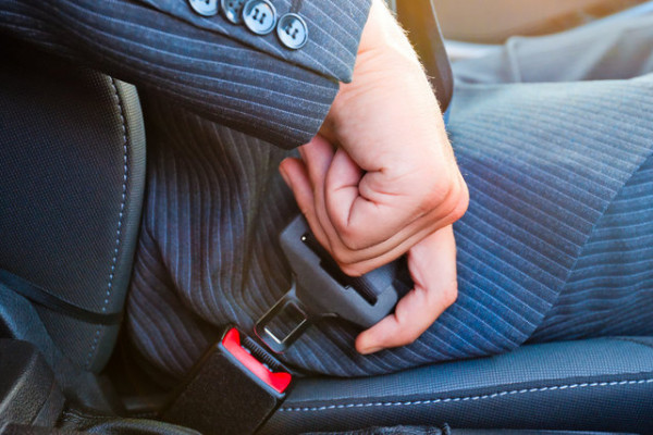 В Узбекистане камеры начали выписывать штраф за непристегнутый ремень — видео