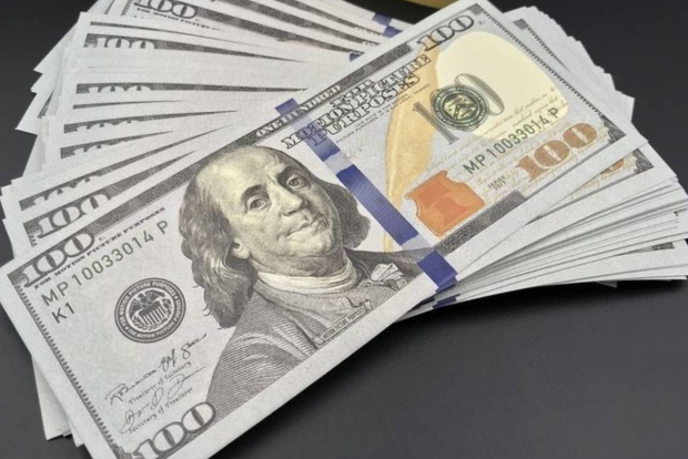 В Узбекистане продолжает падать курс доллара