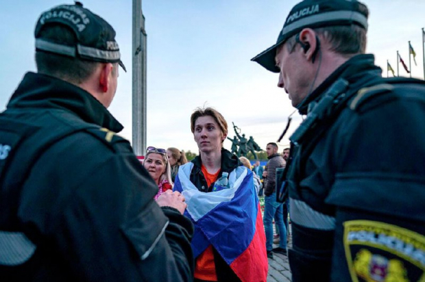 Латвия планирует депортировать около 3 тысяч россиян