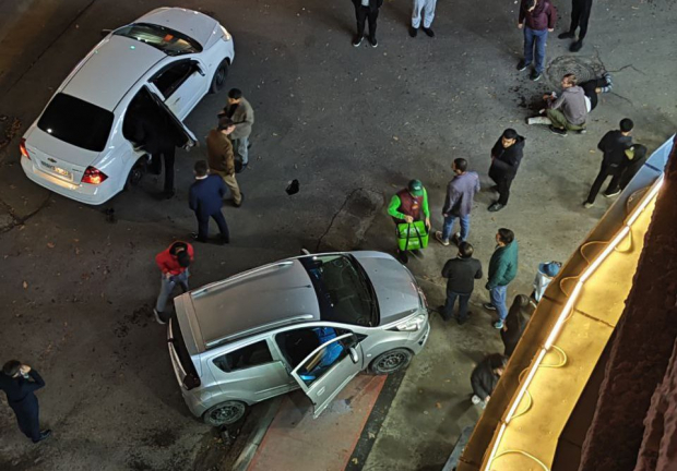 В Ташкенте водитель Spark сбил трех иностранцев — видео