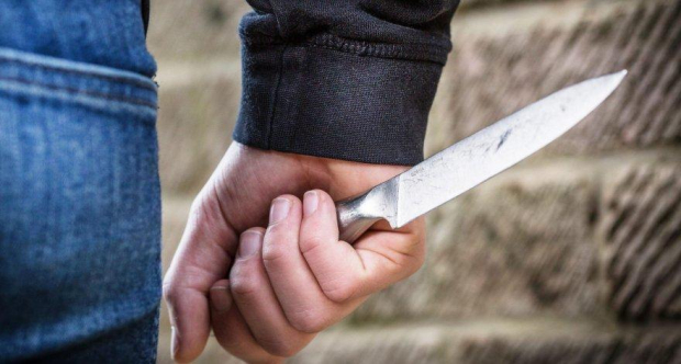 В Петербурге узбекистанцы устроили поножовщину у дверей отеля, один из них скончался