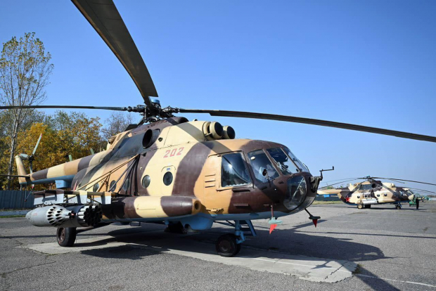 Узбекистан передал Кыргызстану отремонтированный вертолёт Ми-8МТВ