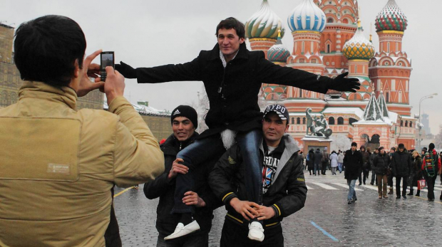 Узбекистанцы стали чаще переезжать в Россию на ПМЖ