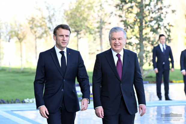 Шавкат Мирзиёев провёл официальную встречу с Президентом Франции