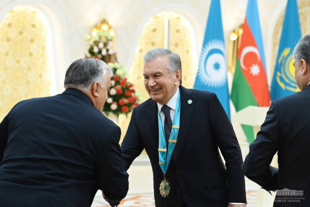 Шавкату Мирзиёеву вручили «Высший орден Тюркского мира»