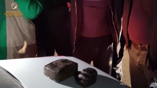 В Ферганской области наркоторговцы пытались продать крупную партию гашиша - видео