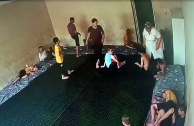 В одном из интернатов Андижана избивали детей с инвалидностью — видео