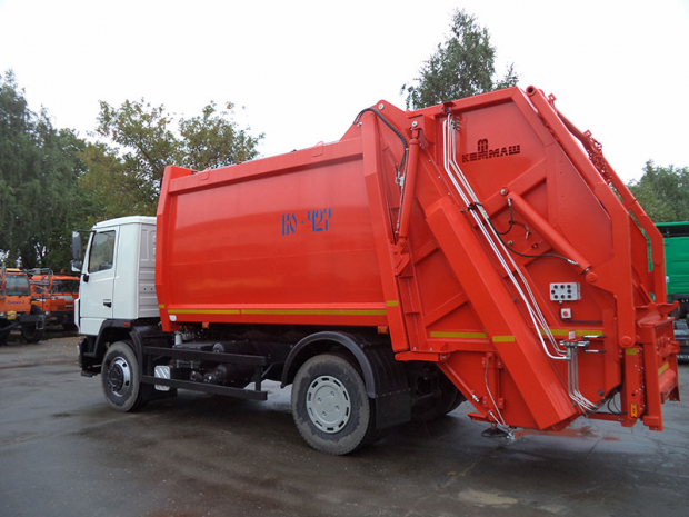 СМИ: В Бухаре мусоровоз насмерть задавил студентку