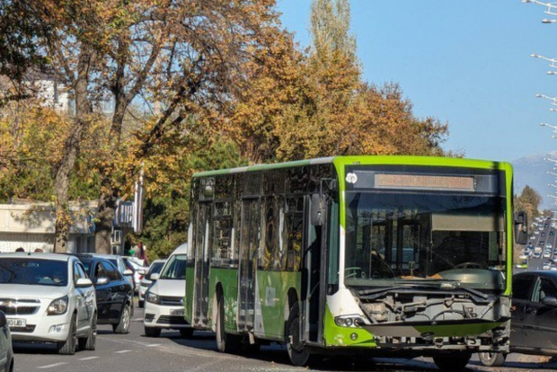 В Ташкенте произошло еще одно ДТП с участием пассажирского автобуса