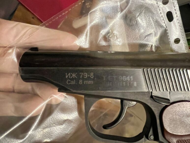 В Петербурге школьники проверили пистолет на четверокласснике из Узбекистана