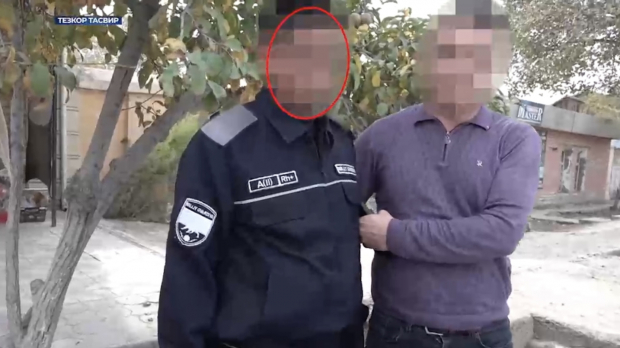 В Хорезме задержали сотрудника Нацгвардии при получении $1 400 — видео
