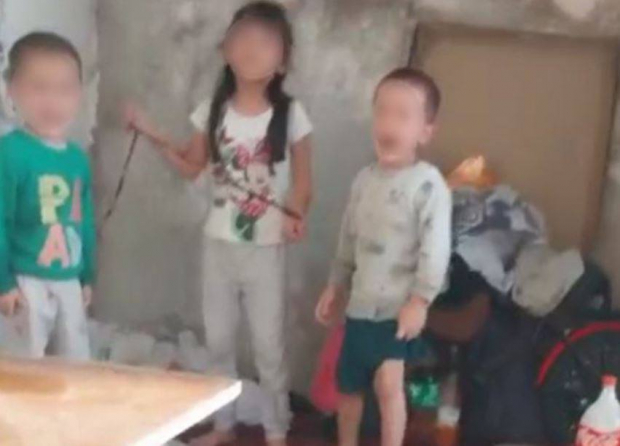 В Хорезме женщина угрожала сжечь трех маленьких детей за плохое поведение — видео