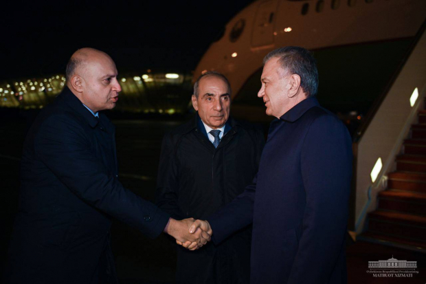 Шавкат Мирзиёев прибыл в Азербайджан