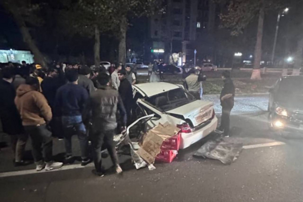 В Ташкенте столкнулись Nexia-2 и Spark, пять человек пострадали — видео