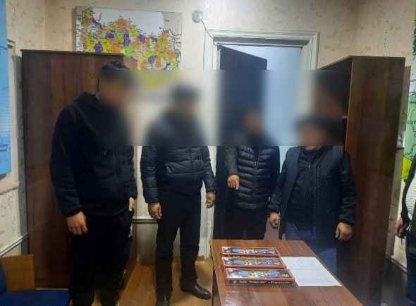 В Ферганской области наказали отца несовершеннолетнего мальчика, который продавал пиротехнику