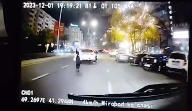 В Ташкенте автоледи совершила нападение на пассажирский автобус - видео