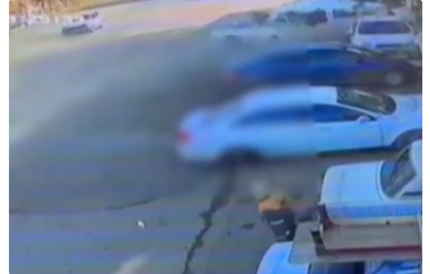 В Джизаке автомобилист на большой скорости врезался в пять автомобилей — видео