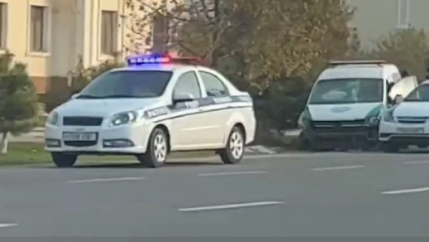 В Термезе произошло ДТП с участием служебного автомобиля УВД — видео