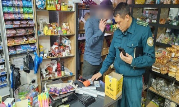 В одном из магазинов Ферганской области торговали пиротехникой