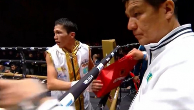 Казахский боксер победил узбекистанца — видео