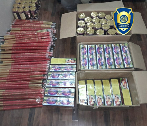 В Ферганской области выявили незаконный магазин пиротехники, организованный в доме