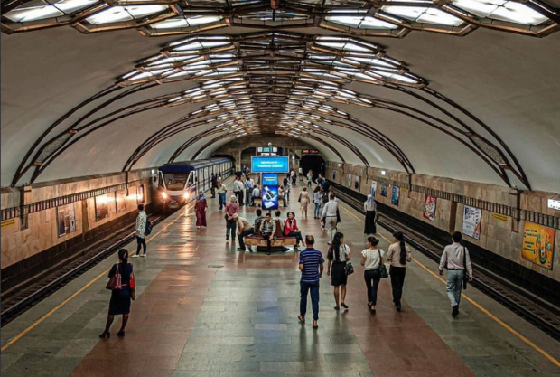 В Ташкентском метрополитене произошло задымление поезда — видео